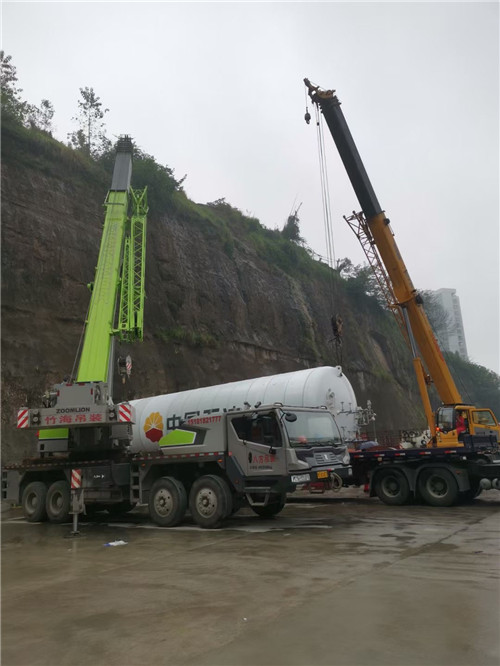 疏勒县“不怕风雨冻”—— 吊车的 “恶劣环境适应” 技术